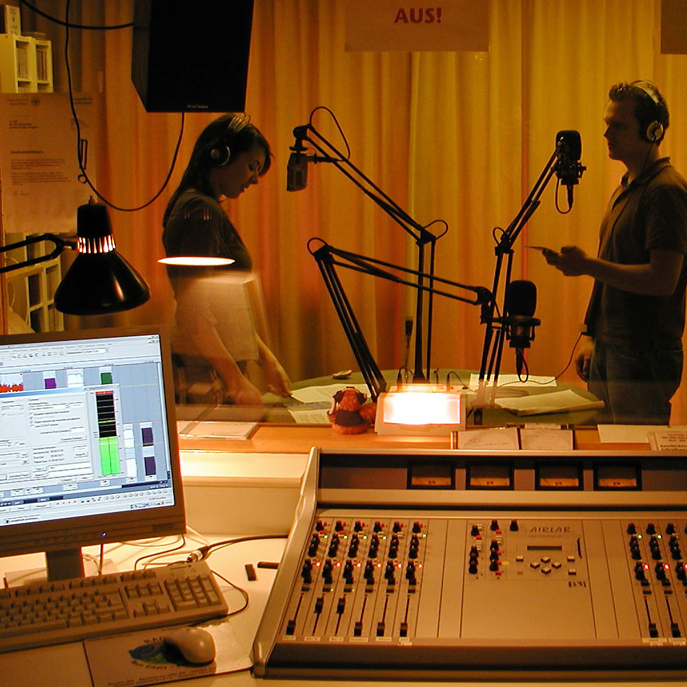 Von „B“ wie Blindenverein bis „W“ wie Werk-Stadt Live nutzten viele Gruppen das RuhrstadtStudio für ihre Produktionen. (Foto: Marek Schirmer)